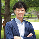 横田 渉（写真）